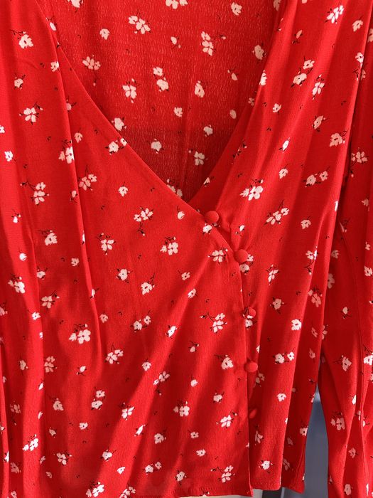 Bluzka w kwiatki powlekane guziczki