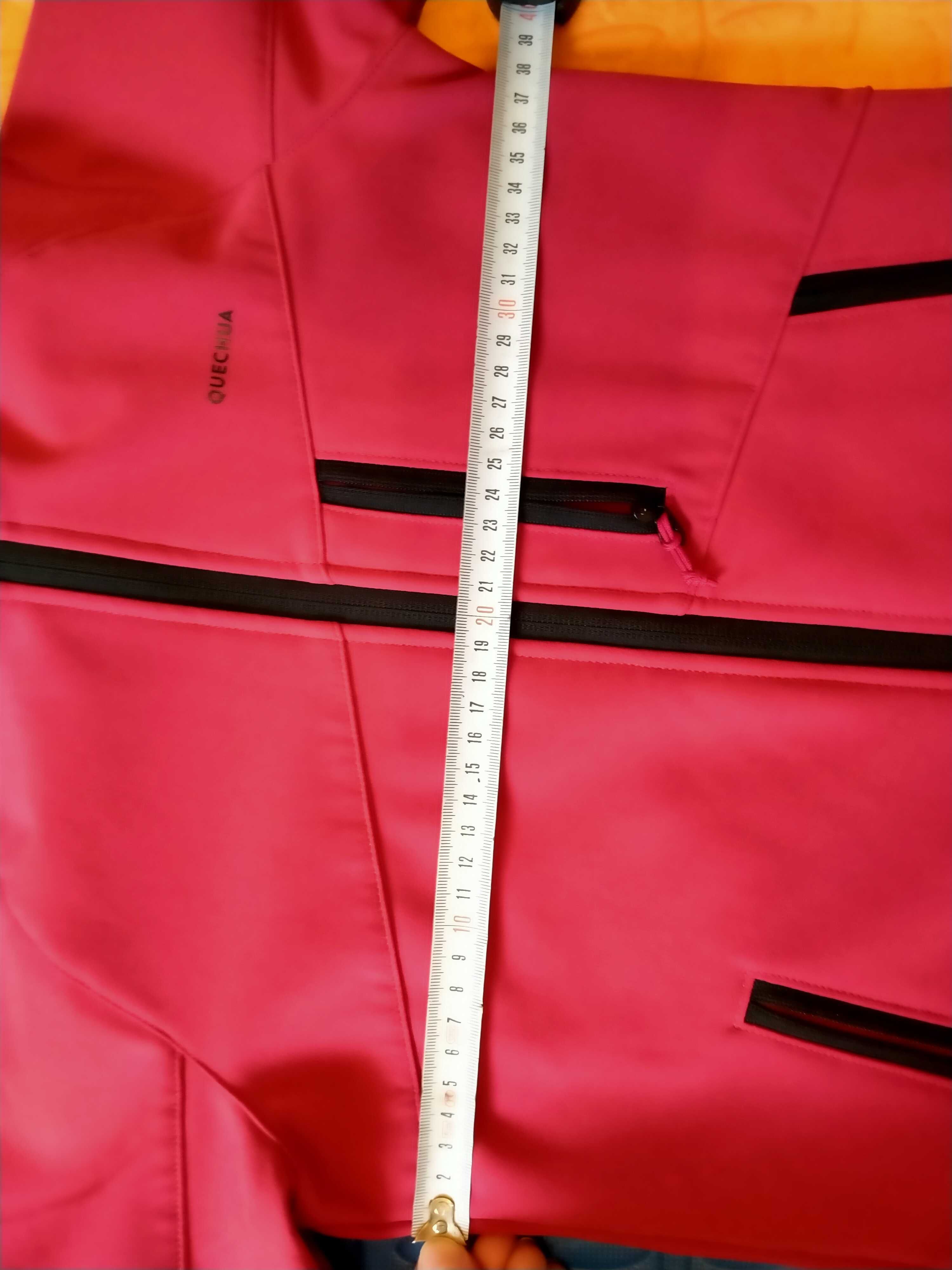 czerwony softshell 123/130 Decatlon /7-8 lat