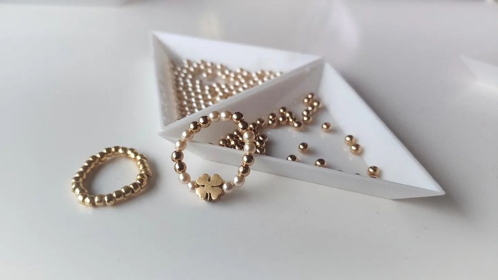 Uroczy zestaw pierścionków na gumce elastycznej