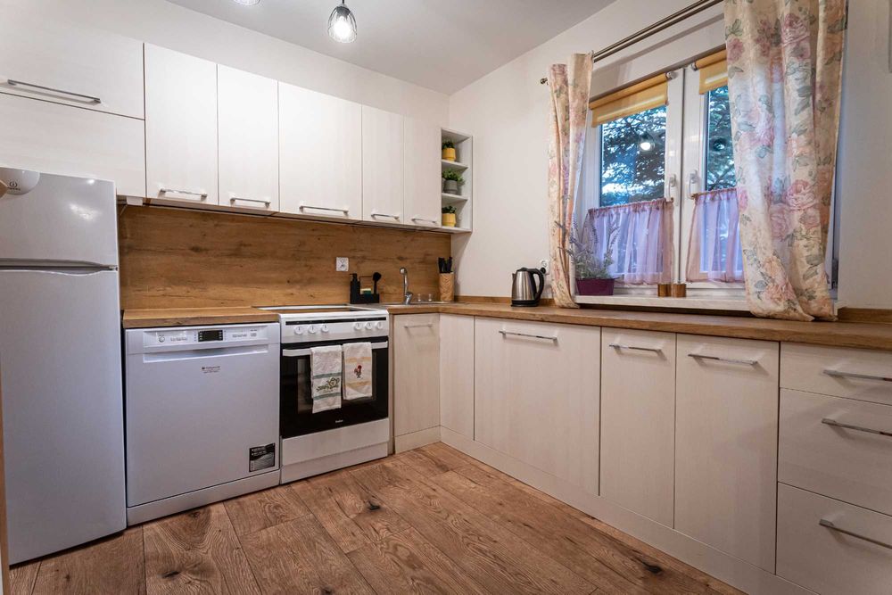 Garden House Nad Jeziorem SZELMENT z Jacuzzi i kominkiem / noclegi