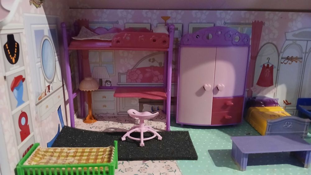 Domek dla lalek 3 piętrowy z balkonem