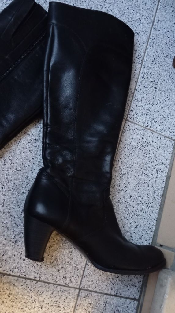 Botas pretas tamanho 36