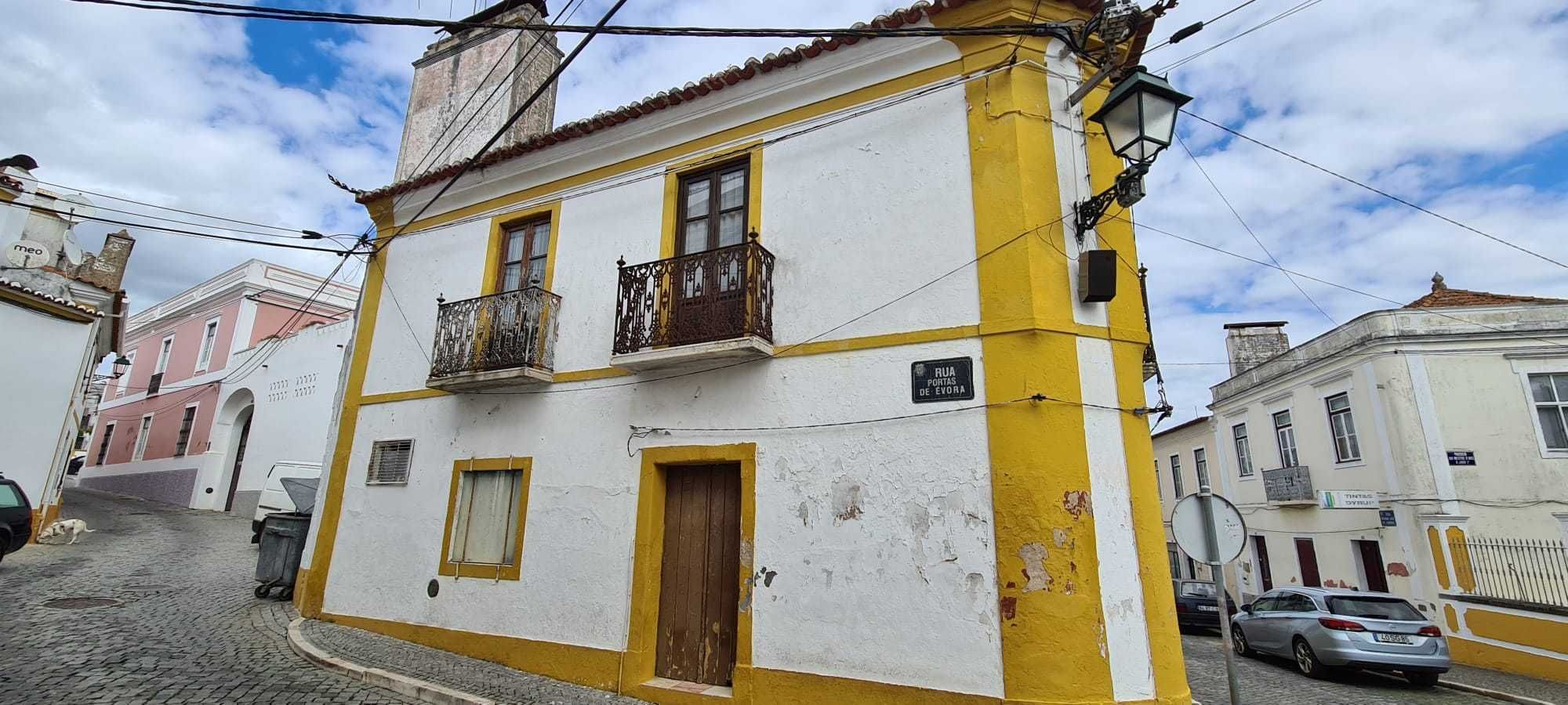 Casa bi-centenária em Avis, vila da Ordem Militar de Avis
