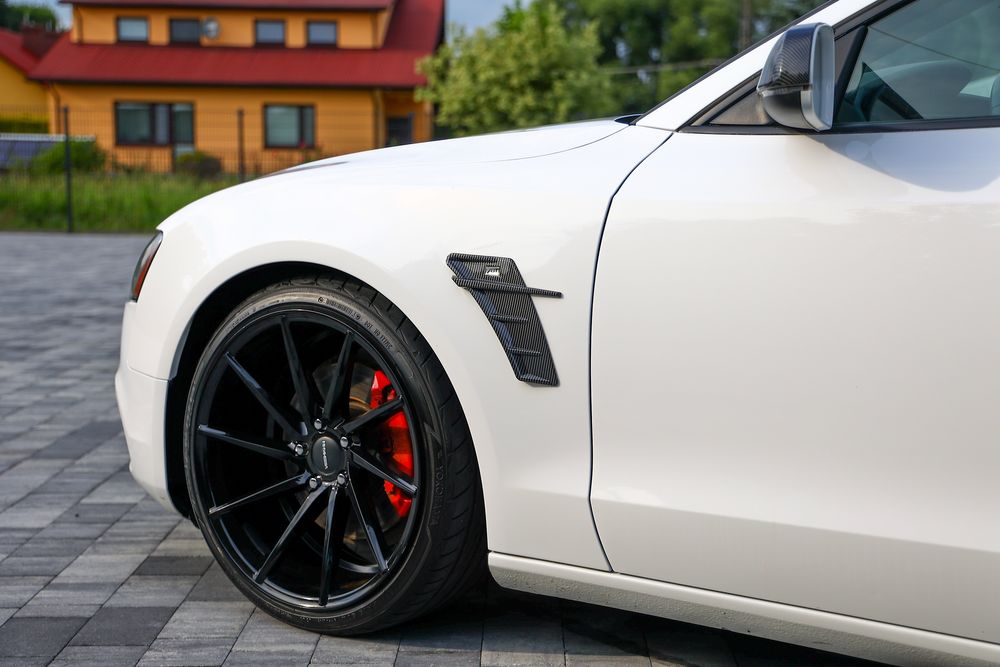 Audi A5 2013 quattro 300hp.