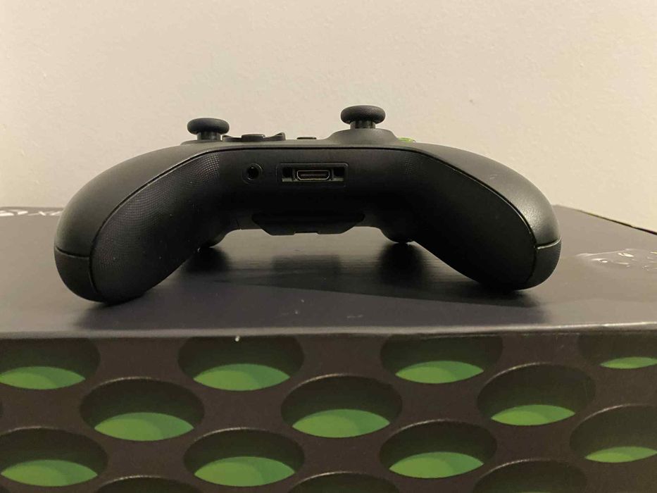 Xbox Series X 1TB + akcesoria i gry! Elden ring i Hogwarts Legacy