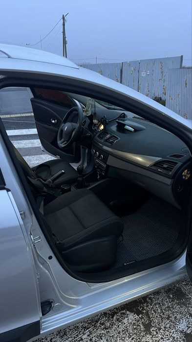 Продаю Рено Меган 3.