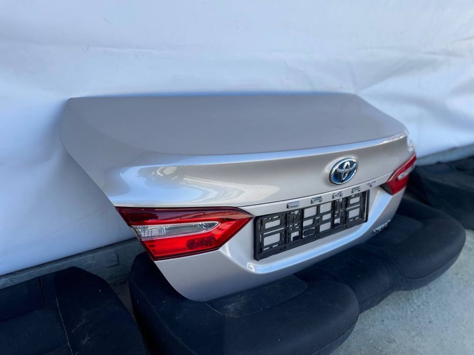 Кришка багажника багажник Toyota Camry 70 2016-2022