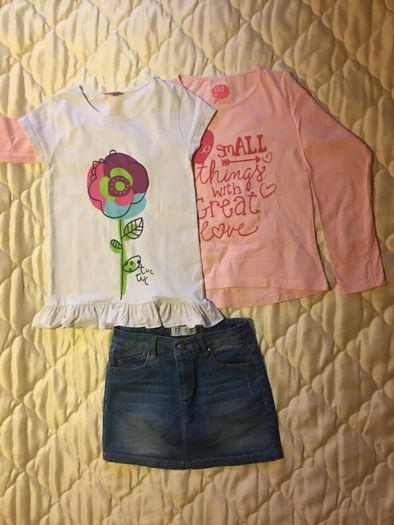 Conjunto saia, camisola e t-shirt