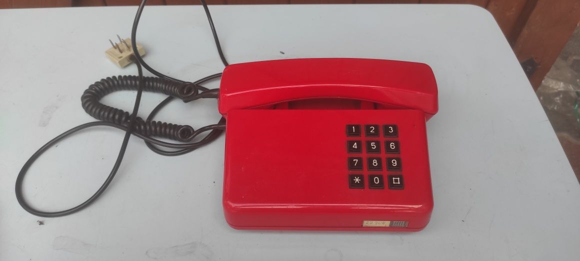 Telefon stacjonarny czarwony