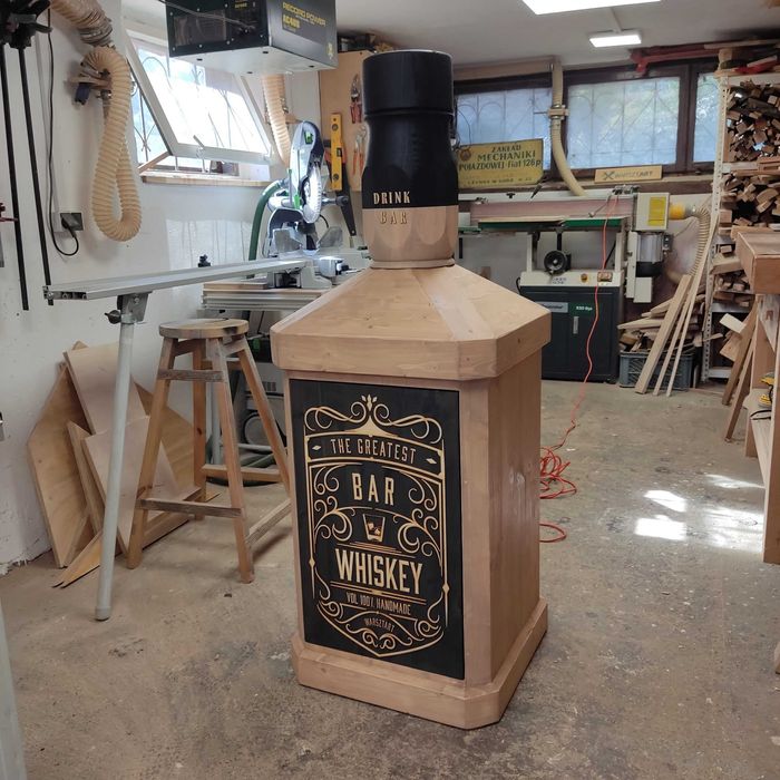Wielka Butelka Whisky – BAREK