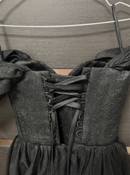 Продам чорну випускну сукню з корсетом