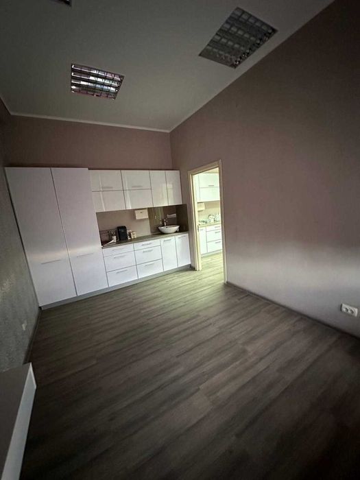 ND S4 Продам салон краси Центр вул. Научна