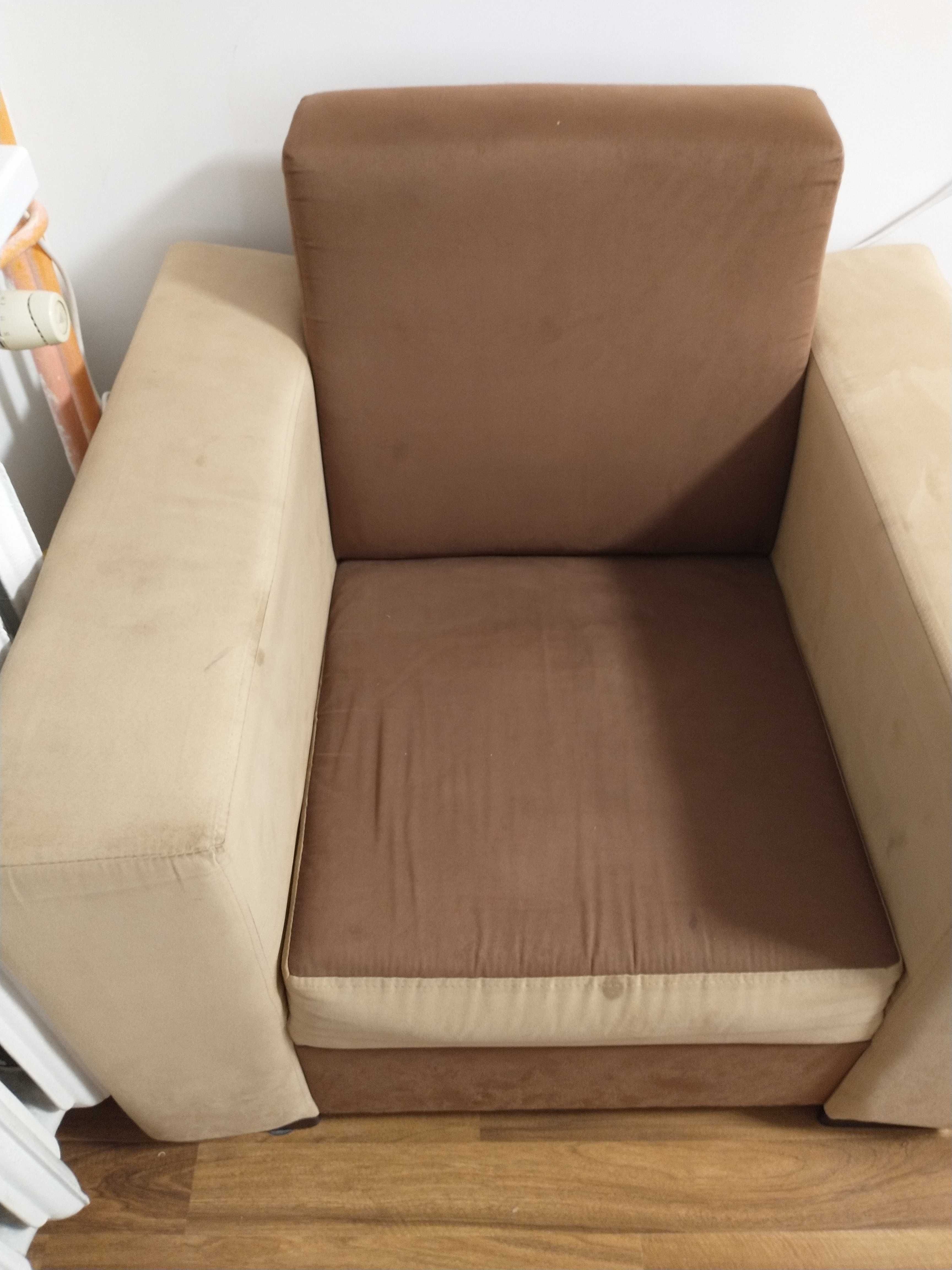 Fotel beżowo brązowy jak kwadrat stabilny