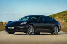 Porsche Panamera 4S 2011