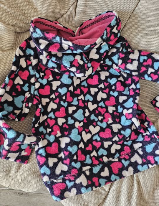 Bluza polarowa kangurek z kapturem w serduszka Havoc rozmiar 122