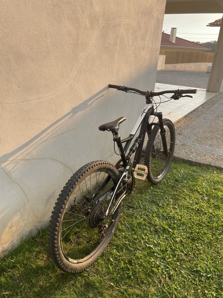 Bicicleta enduro YT jeffsy