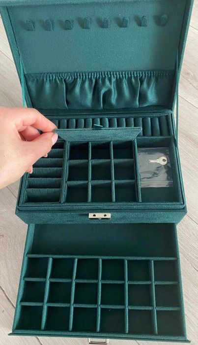 Elegancka szkatułka na biżuterię kuferek organizer zamszowy na kolczyk