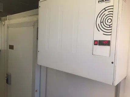 Изготовление стёкол стекло на витрину, шкаф ларь. Ремонт холодильников