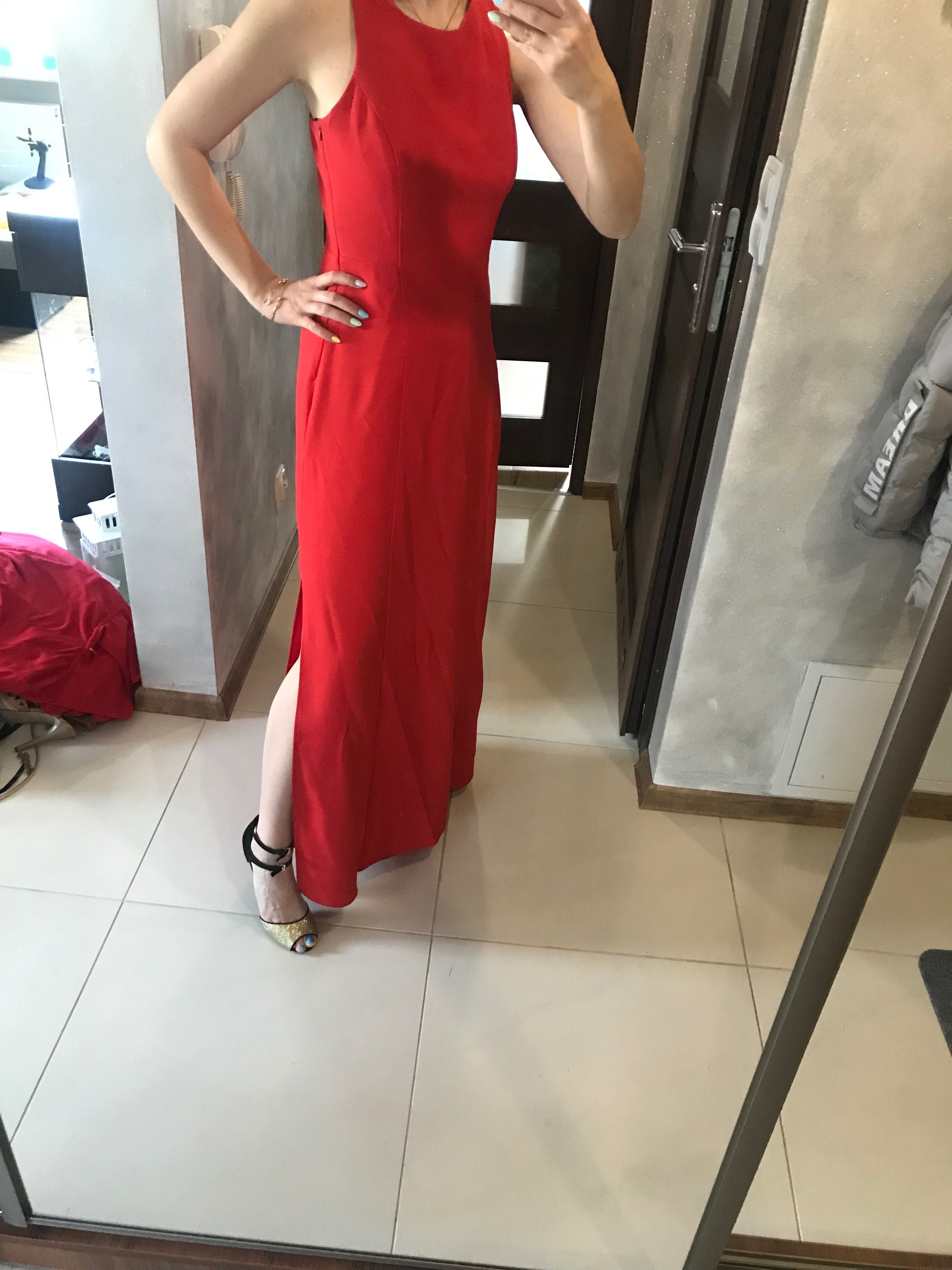 Czerwona , długa sukienka