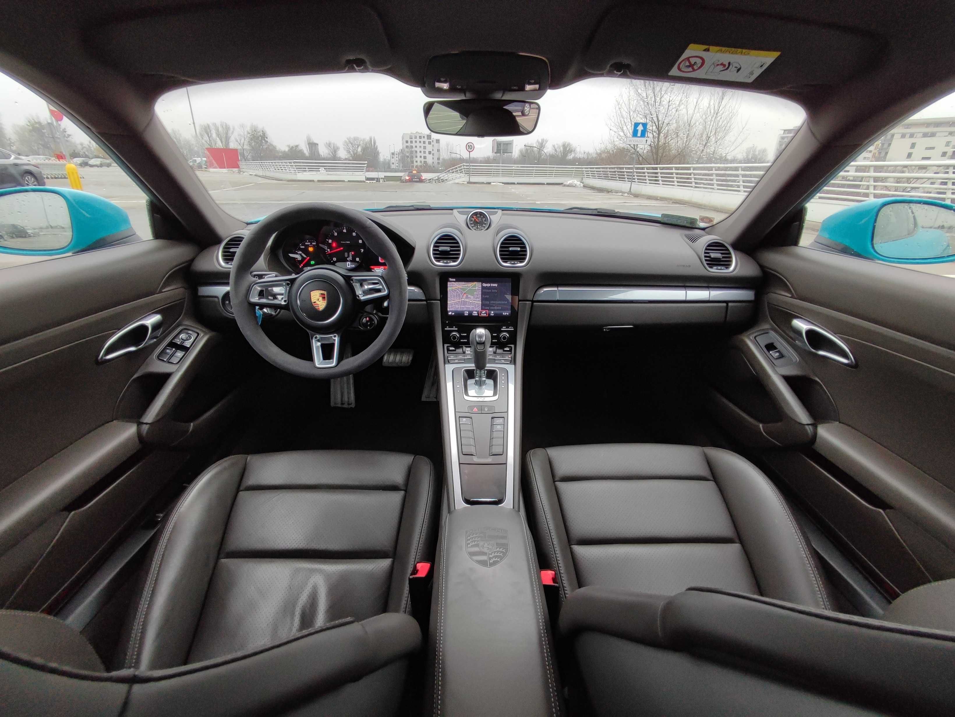 Wynajem wypozyczalnia samochodow aut premium Porshe cayman 711