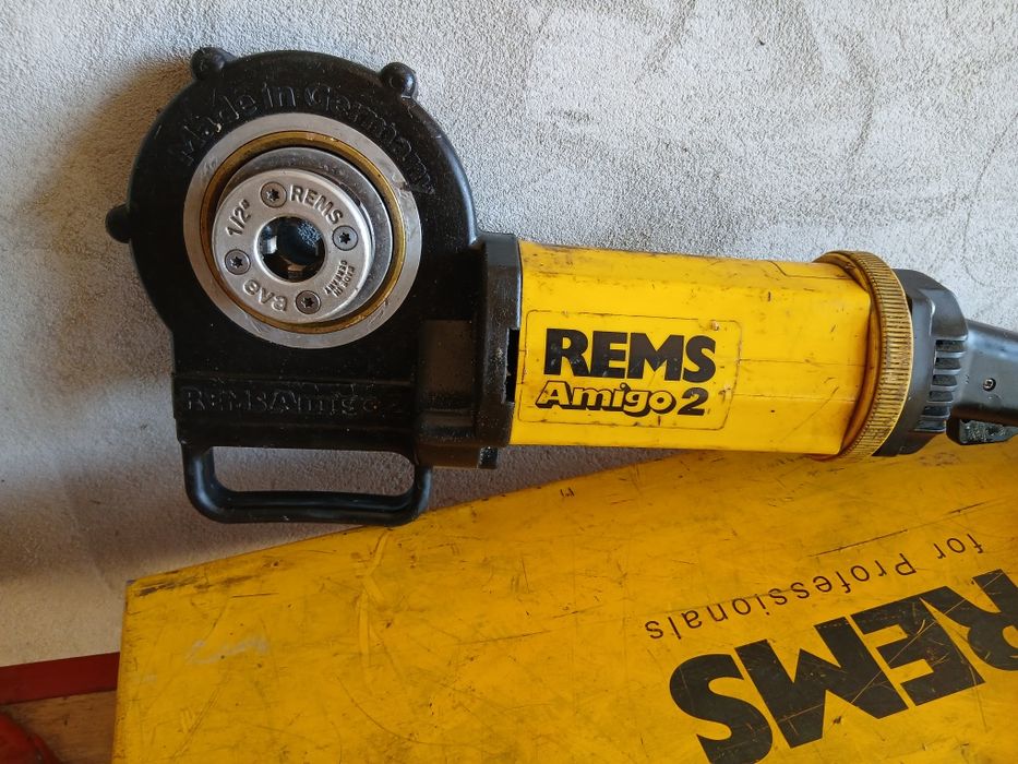 Máquina de fazer roscas REMS