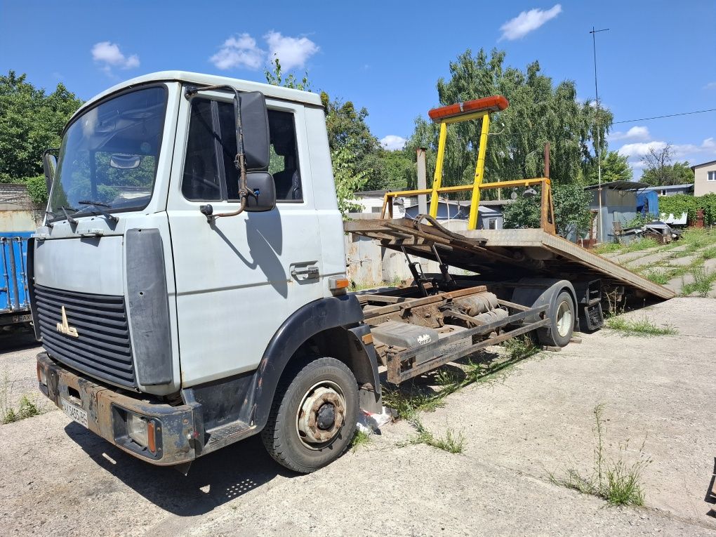 Эвакуатор МАЗ 437040