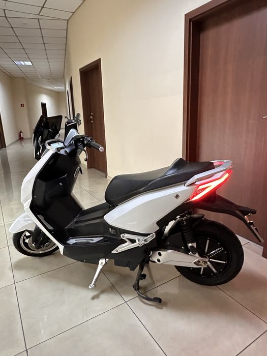 Aima Tiger 2000W-12 колеса электроскутер, мопед