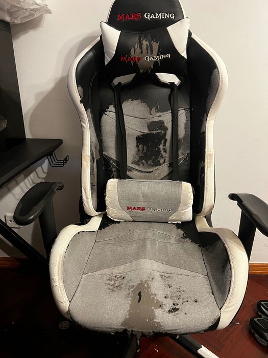 Pc gamer, com mesa e cadeira