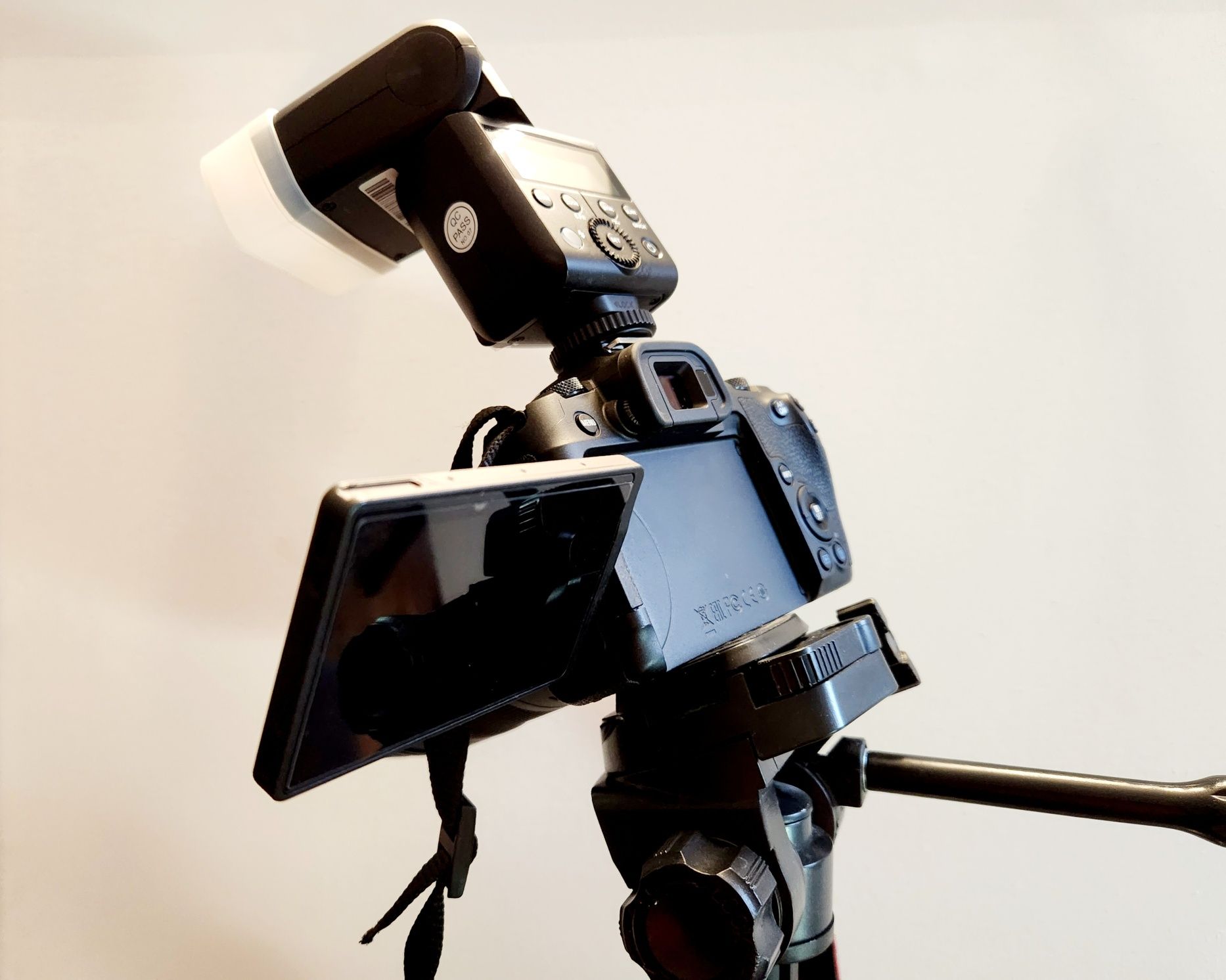 Aparat Canon Eos R  PEŁNA KLATKA bezlusterkowiec Lampa statyw obiektyw
