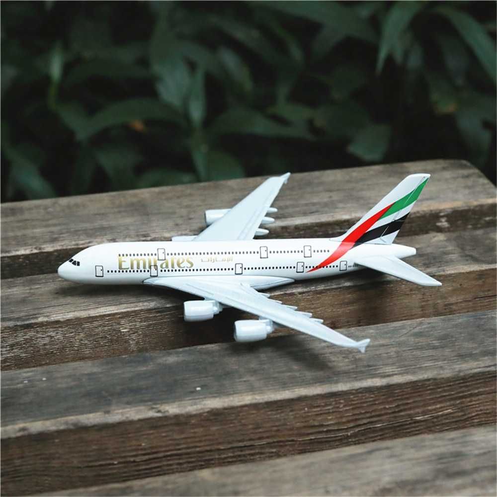 Modelo Miniatura Avião Airbus A380 Emirates Airlines NOVO