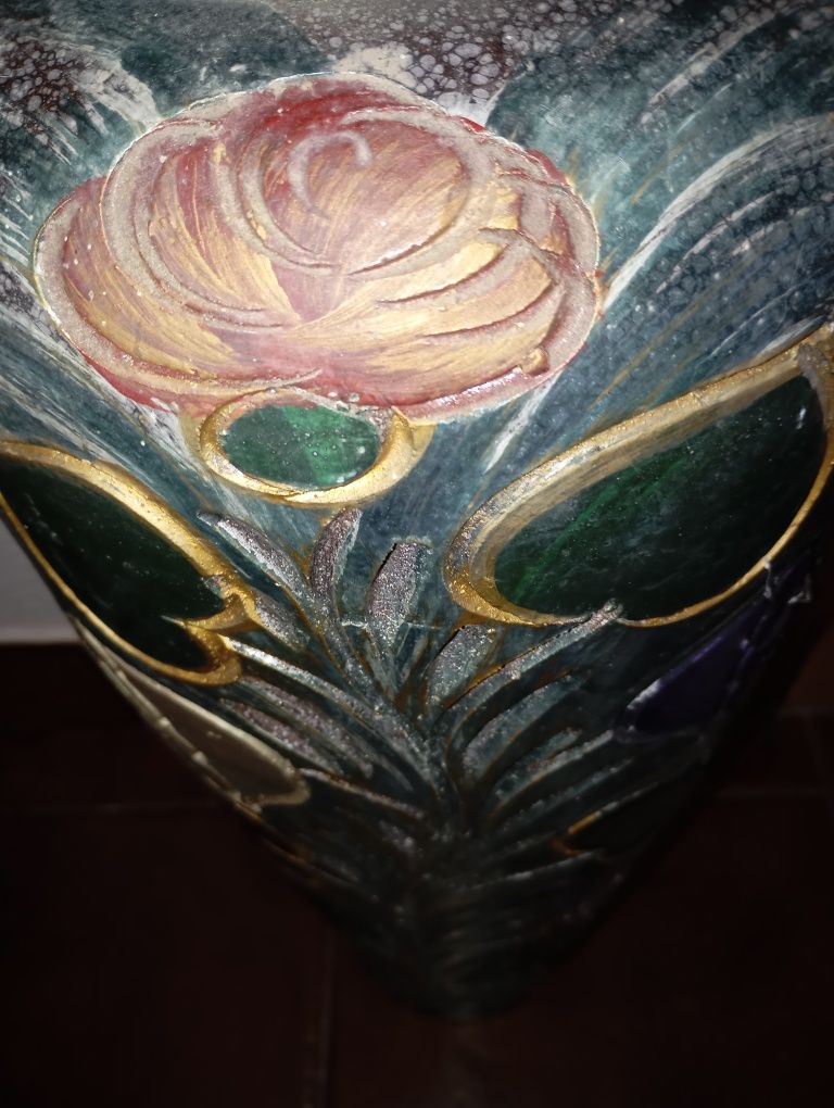 Jarrão com flores feitas à mão