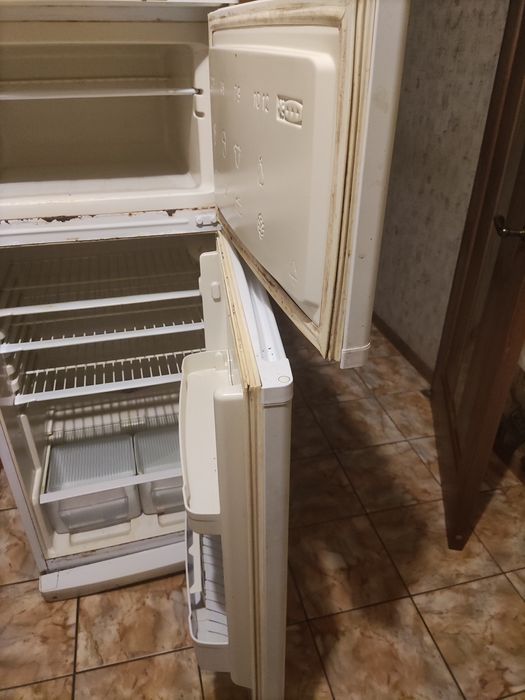 Отдам бесплатно стиральную машину и холодильник