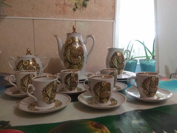 Продам красивый кофейный сервиз производства СССР.