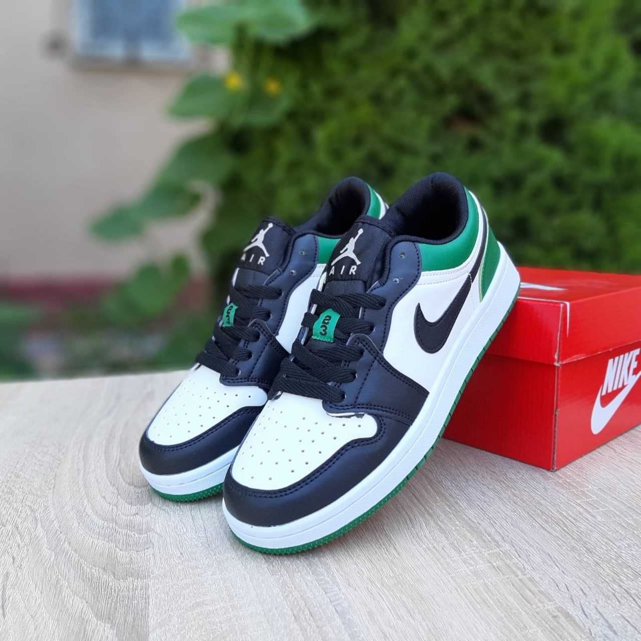 Чоловічі кросівки Nike Air Jordan 1 low білі з чорним і зеленим 10737