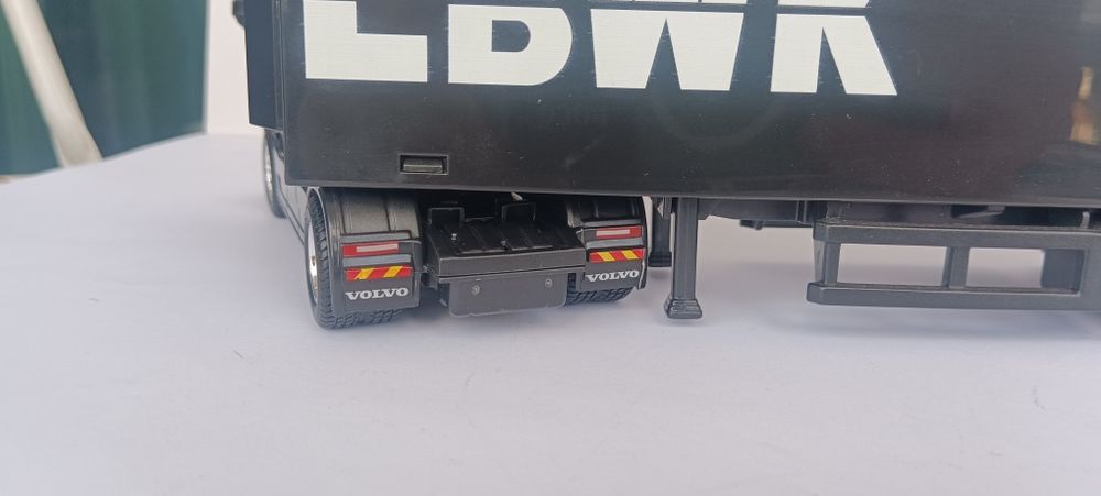 Camião Volvo FH16 escala 1/43