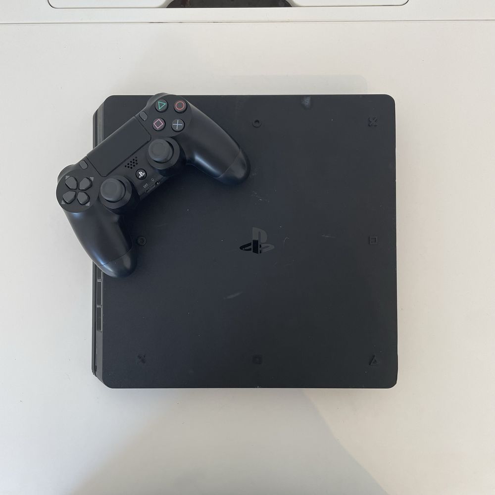 PS4 Slim 500 GB + Comando