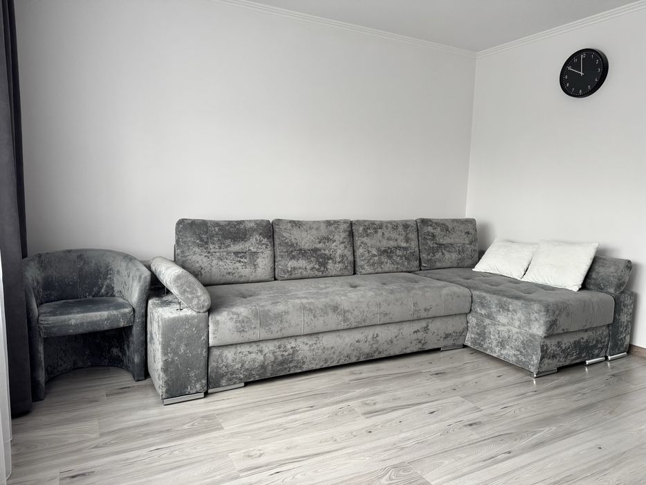 Кутовий розкладний диван з кріслом.