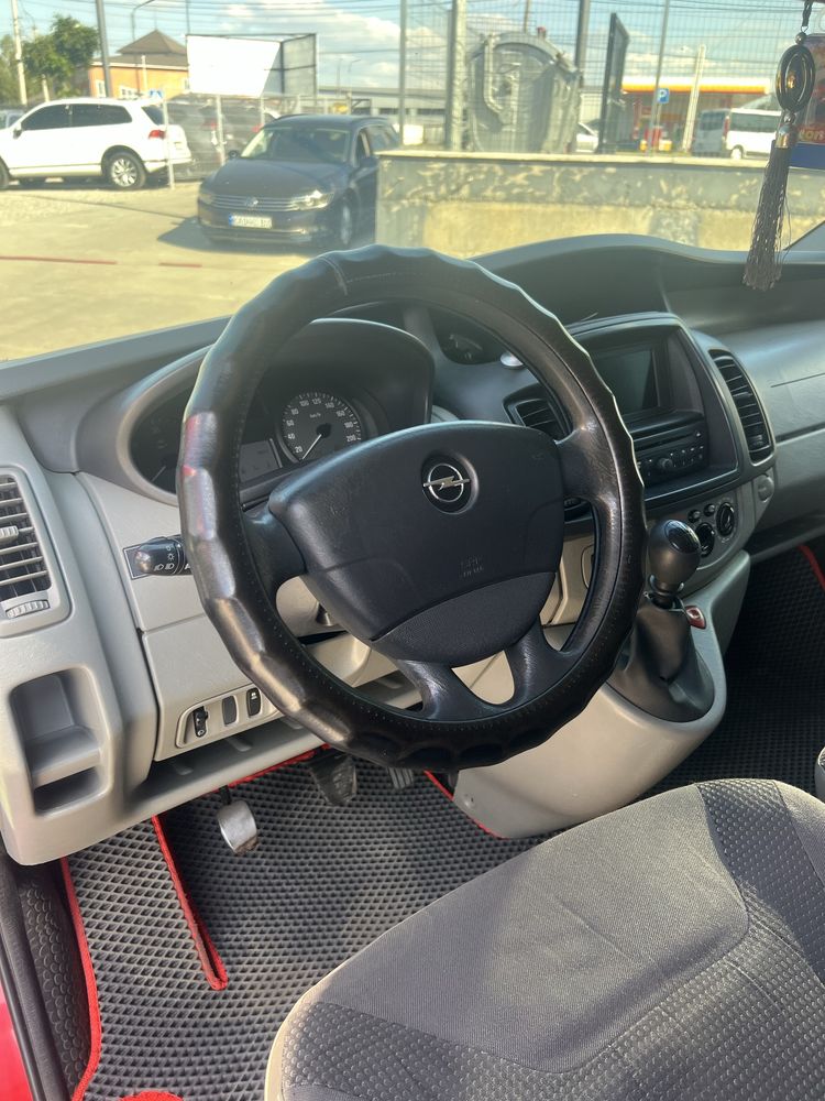 Продам Opel Vivaro
