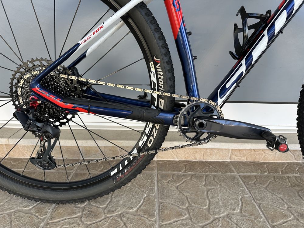 Bicicleta Scott 29 - Carbono - Bem equipada