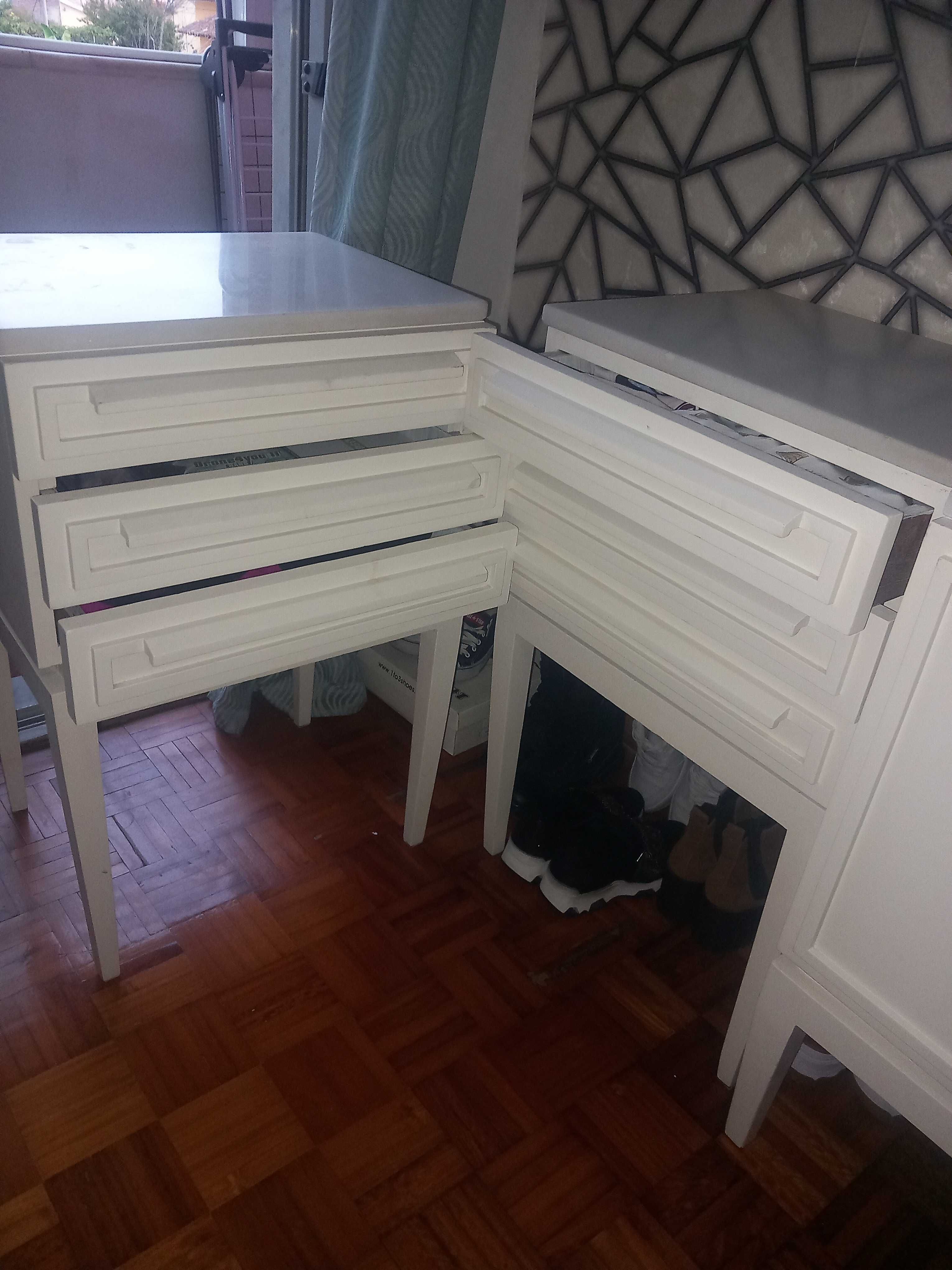 Jogo de quarto em madeira