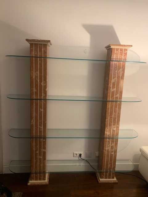 Estante de Marmore com prateleiras de virdo