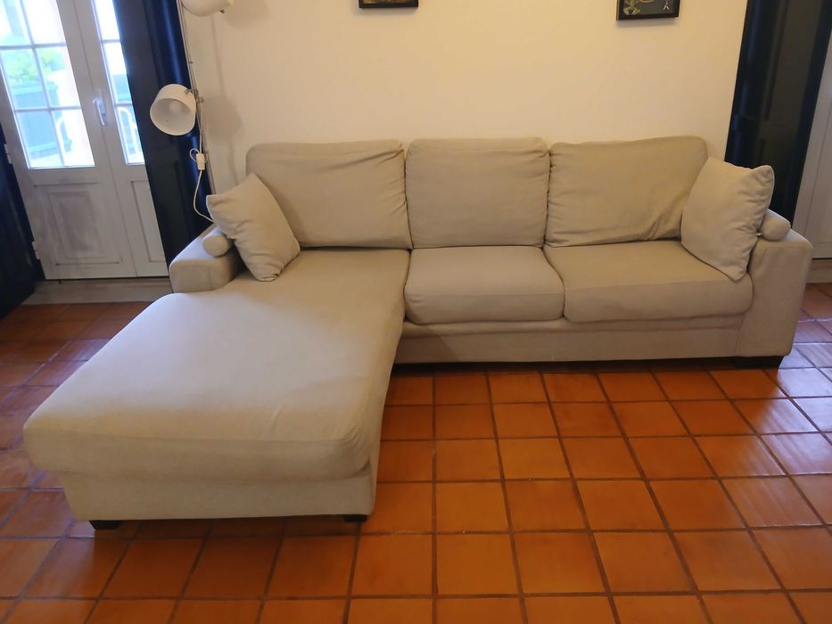 Sofá com chaise long