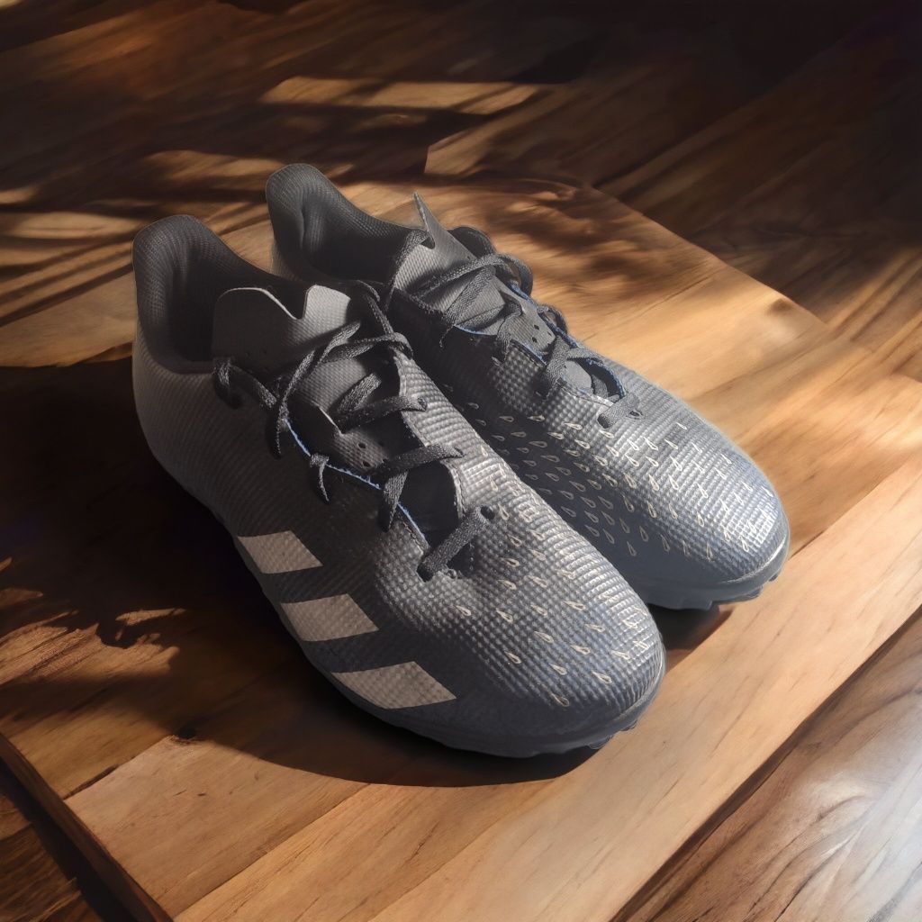 Сороконіжки Adidas Predator Freak