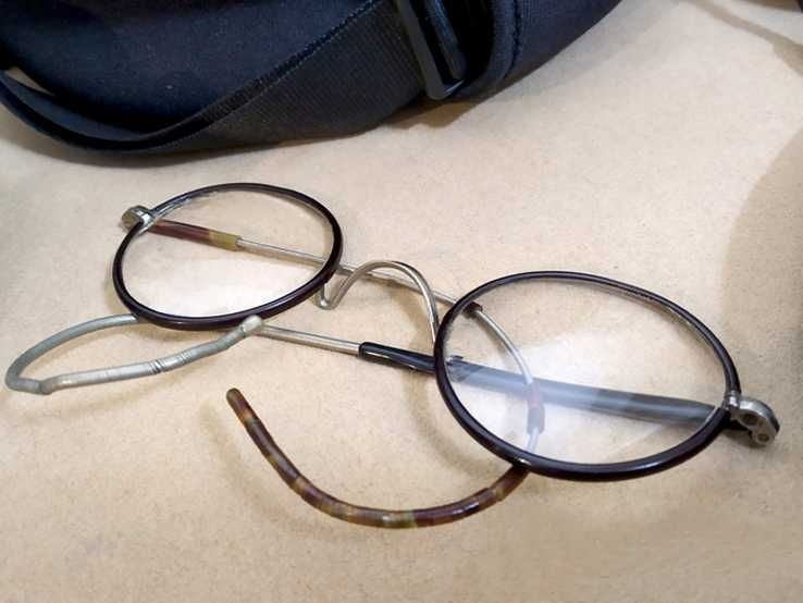 Приставка,окуляри,платівки,годинник,та інші цікаві речі