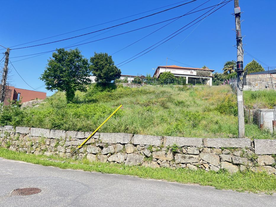 TERRENO Para Construçao ( LAMOSO - PAÇOS DE FERREIRA ) Murado em Pedra