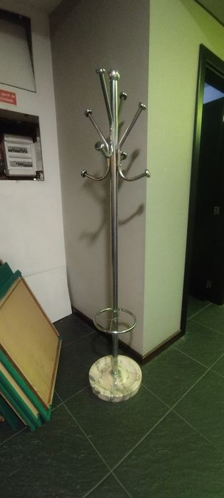 Bengaleiros com base em mármore