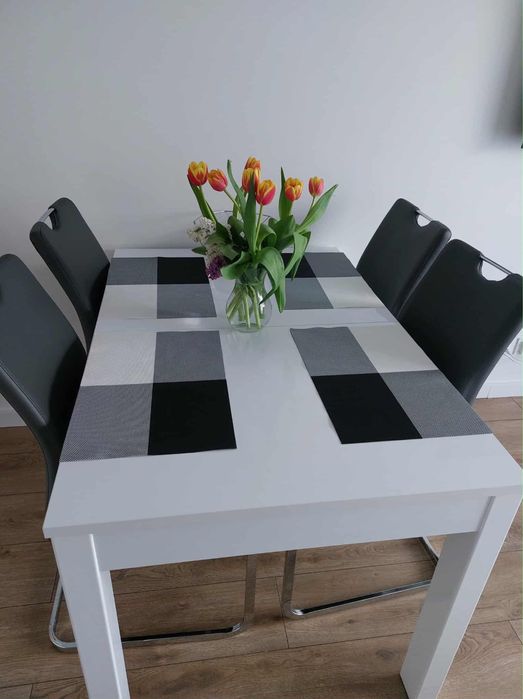 Stol rozkladany do kuchni salonu  bialy polysk