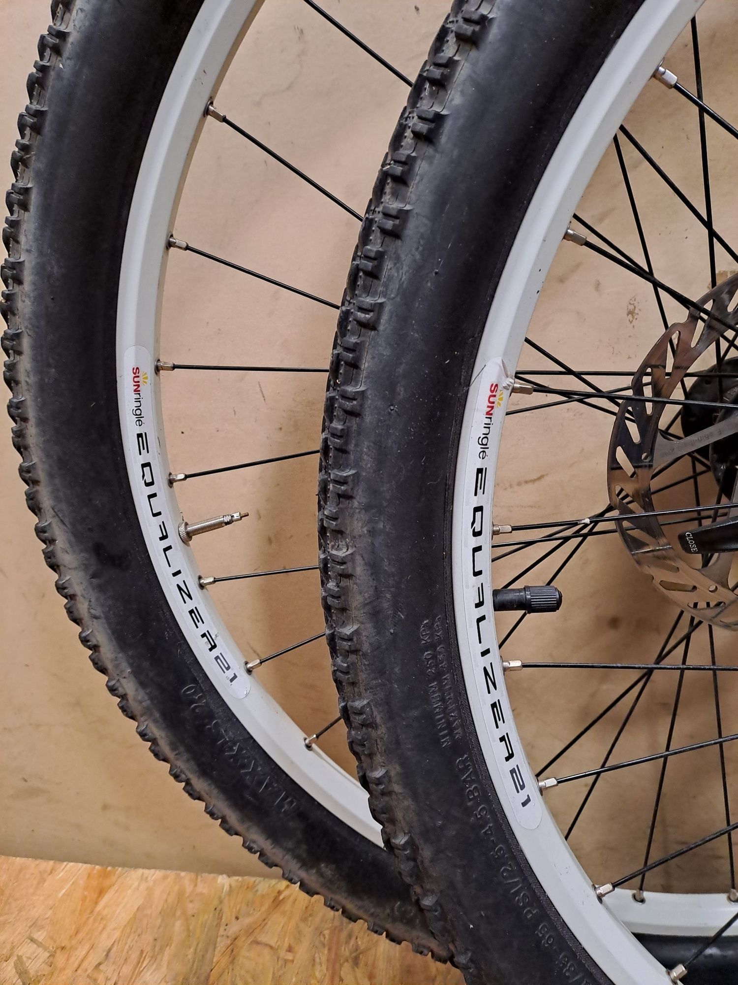Koła SunRingle Equalizer 21 Shimano Deore XT Commencal  mavic