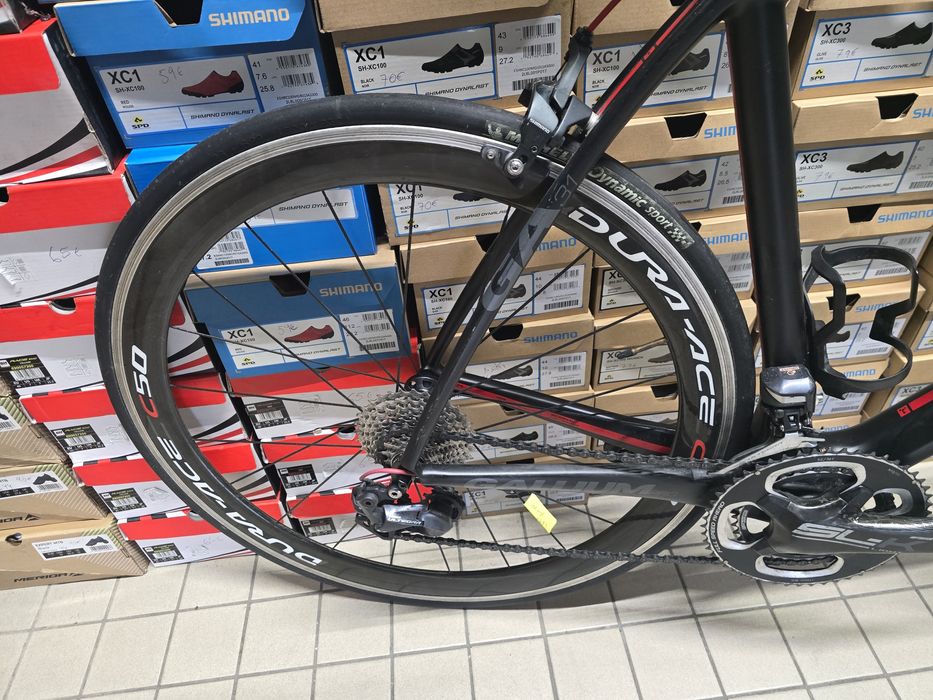 Bicicleta de estrada m super equipada