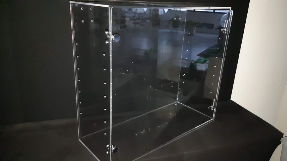 Vitrine exposição em acrílico profissional